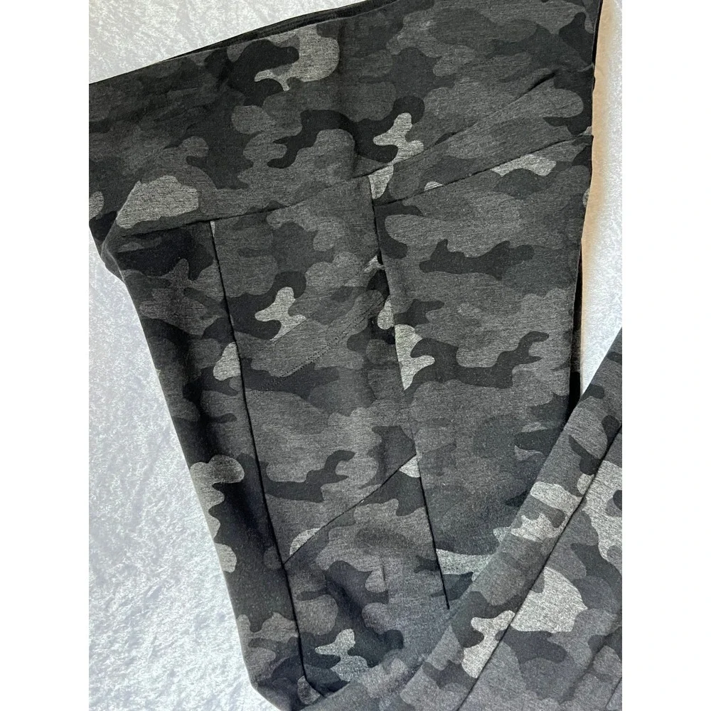Cabi Black Grey Camo Legging Size Small Pockets Rayon Nylon Blend - Picture 6 of 10